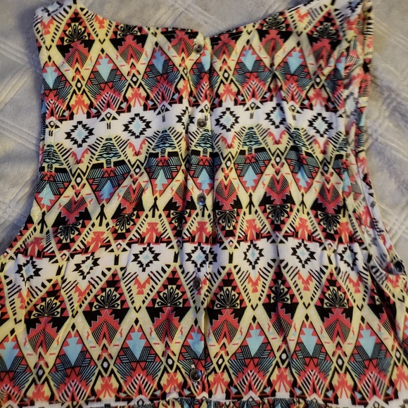 Adorable Patterned Summer Dress - Picture 3 of 4